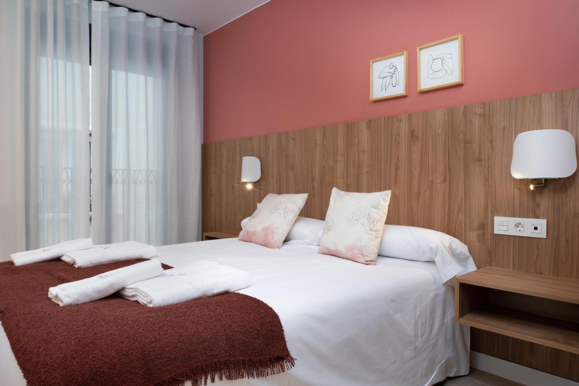 Apartamentos Torre Del Reloj ฮากา ภายนอก รูปภาพ