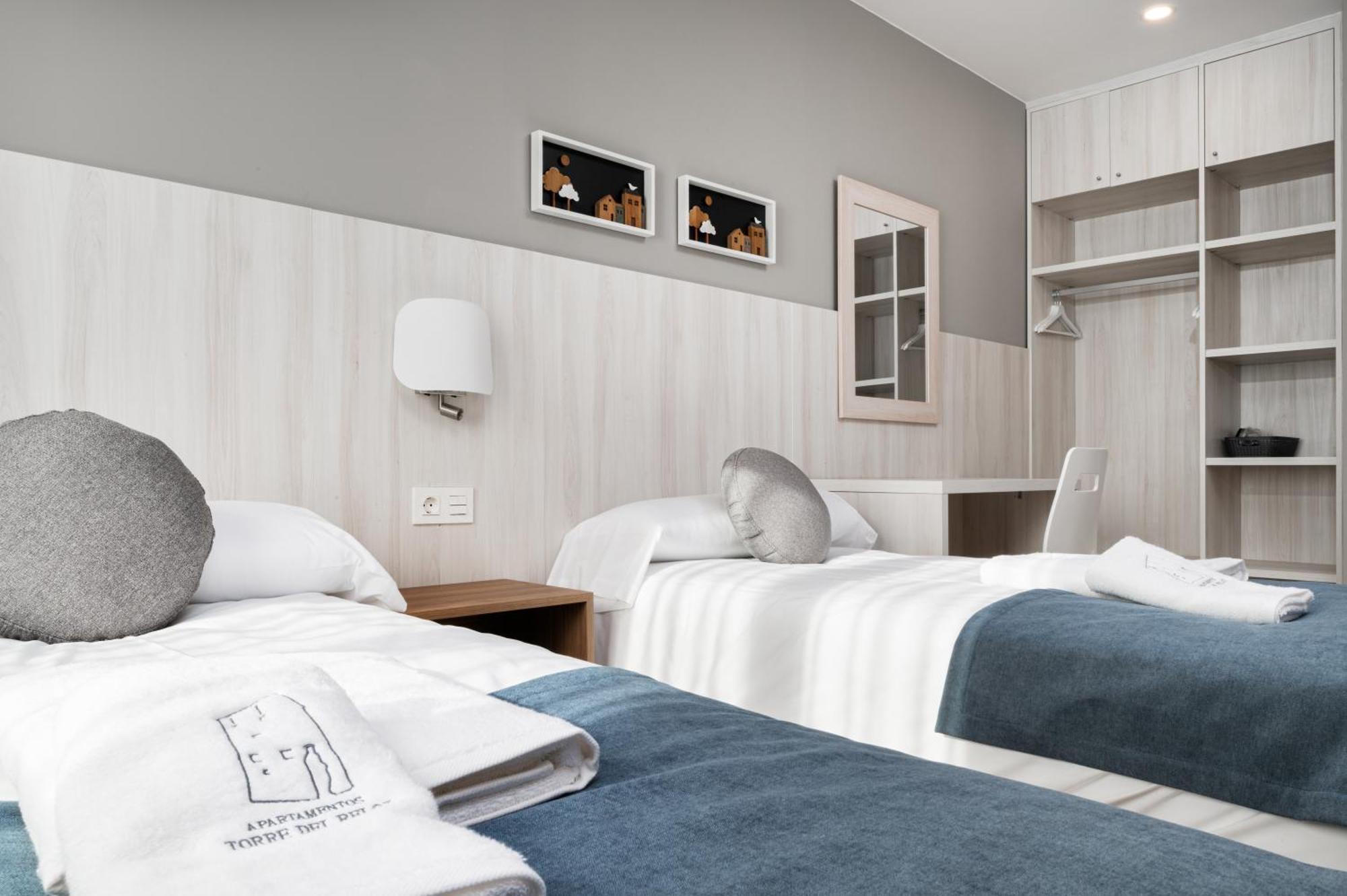 Apartamentos Torre Del Reloj ฮากา ภายนอก รูปภาพ